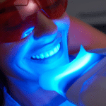 chica en led- blanqueamiento-dental-barcelona